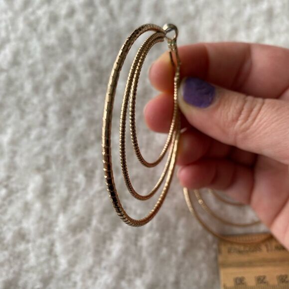 Unique Gold Hoop Earrings - Multi-size 3 hoops in one - Picture 5 of 6